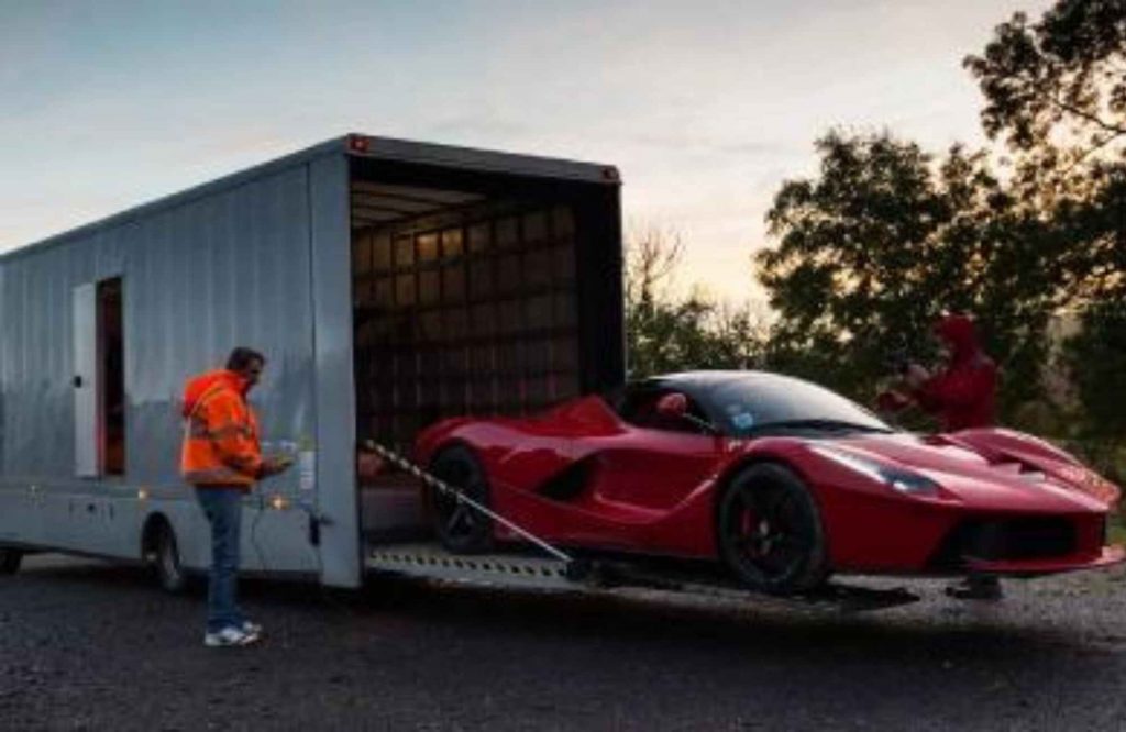 O que é preciso para fazer o transporte de carros de luxo com segurança